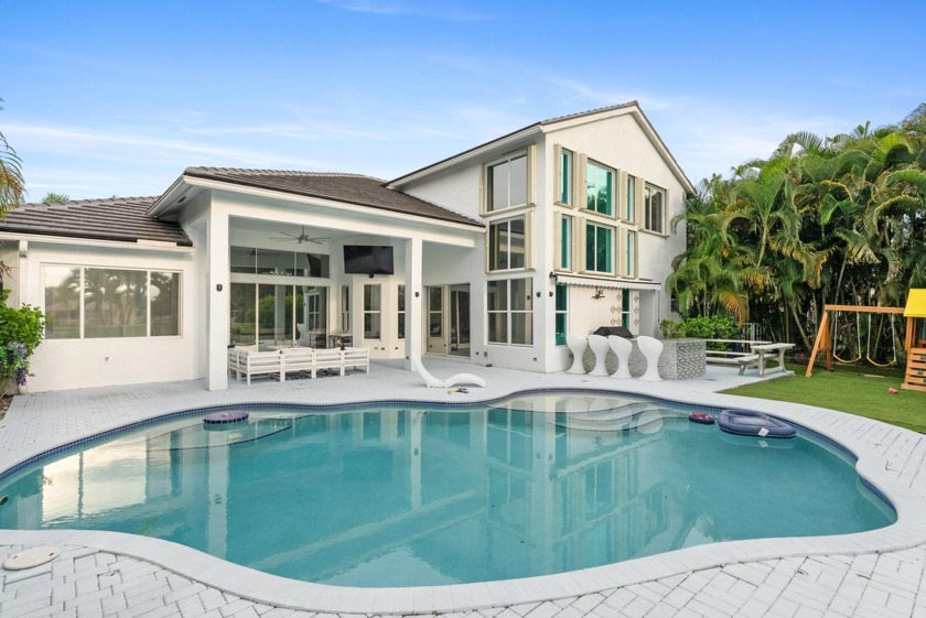 SPACIOUS WATERFRONT POOL HOME . PERFECT FOR A LARGE FAMILY WITH - Beach Home for sale in Wellington, Florida on Beachhouse.com