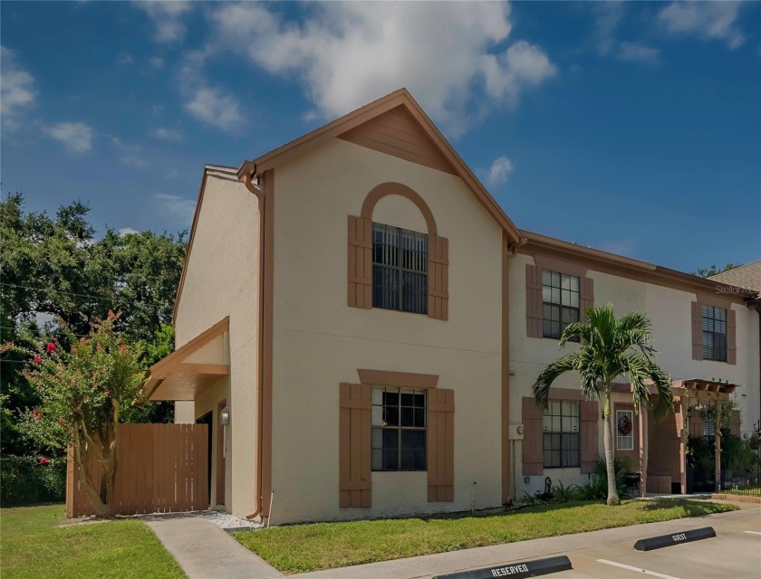 THIS PROPERTY IS NOT IN A FLOOD ZONE.  NO FLOOD RISK IN THE - Beach Townhome/Townhouse for sale in Clearwater, Florida on Beachhouse.com