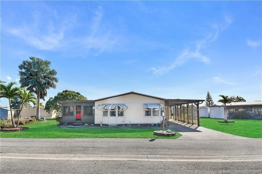 Don't miss this one! Rare end unit on a quiet Cul-De-Sac and an - Beach Home for sale in Port Saint Lucie, Florida on Beachhouse.com