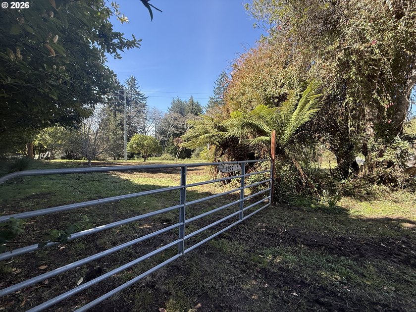 LEVEL HALF-ACRE NEAR HARRIS BEACH - BUILD-READY WITH ROOM TO - Beach Lot for sale in Brookings, Oregon on Beachhouse.com