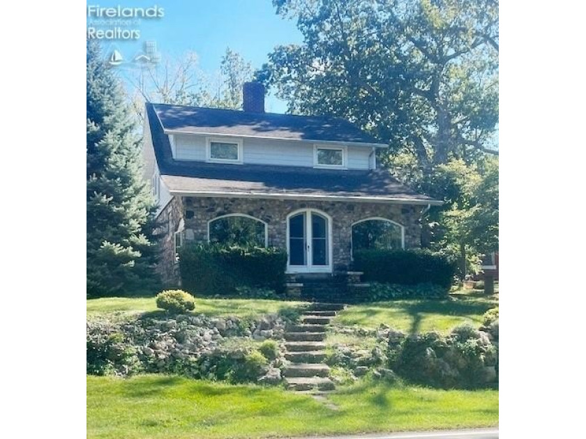 LOCATION!  LOCATION!  LOCATION! Historic Catawba Island - Beach Home for sale in Port Clinton, Ohio on Beachhouse.com