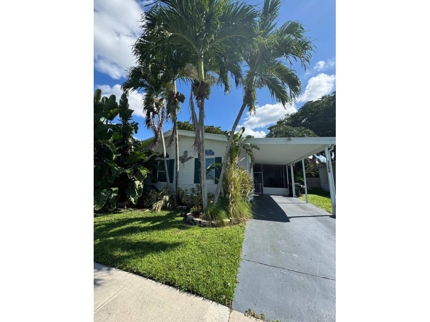 Beautiful 3 Bedroom / 2 Bathroom Manufactured Home in Prime - Beach Lot for sale in Davie, Florida on Beachhouse.com