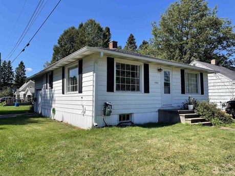 1 STORY CONVENIENCE - This 2 bedroom, 1 bath home with an - Beach Home for sale in Ironwood, Michigan on Beachhouse.com