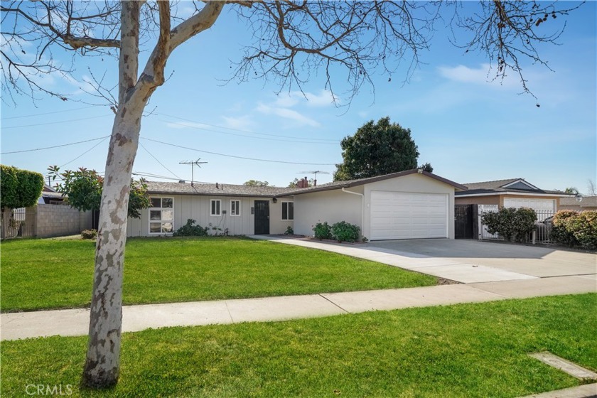 Newly remodeled Single Story home with no interior steps - Beach Home for sale in Santa Ana, California on Beachhouse.com