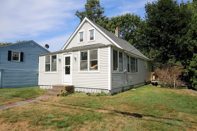 Don't miss out on this ideal home for a handy first-time buyer - Beach Home for sale in Salisbury, Massachusetts on Beachhouse.com