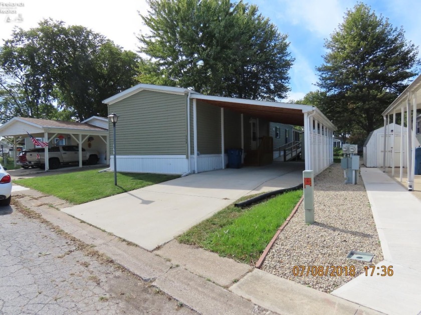 A new listing in Port Clinton's beautiful Fountains home park! - Beach Home for sale in Port Clinton, Ohio on Beachhouse.com