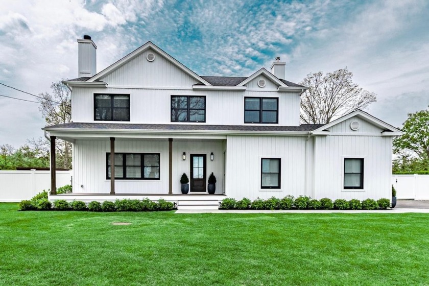 Ideally located just minutes from the heart of historic - Beach Home for sale in Greenport, New York on Beachhouse.com