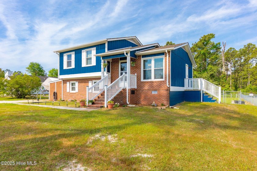 This modern home is nestled in the Rollingwood Acres community - Beach Home for sale in Newport, North Carolina on Beachhouse.com