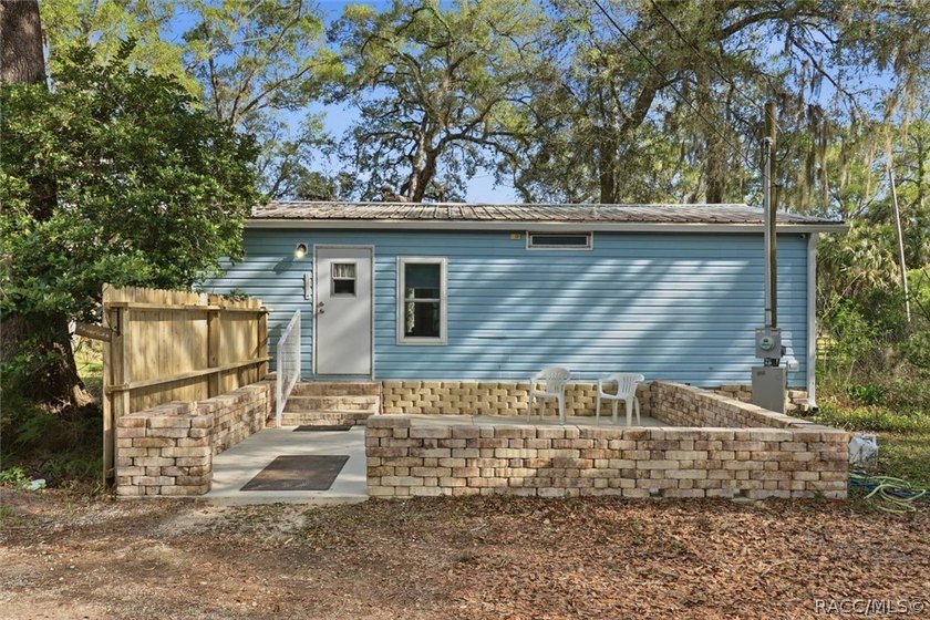 Welcome to this well-maintained 2 bedroom, 2 bathroom mobile - Beach Home for sale in Inglis, Florida on Beachhouse.com