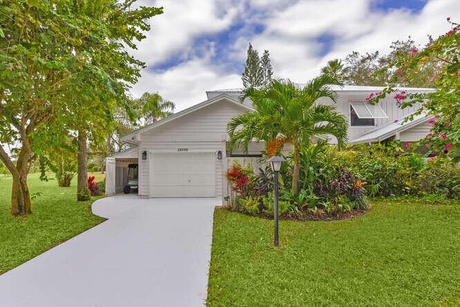 OPEN HOUSE SUNDAY FEBRUARY 1ST - 1:00 - 3:00 PM   Welcome to - Beach Townhome/Townhouse for sale in Hobe Sound, Florida on Beachhouse.com