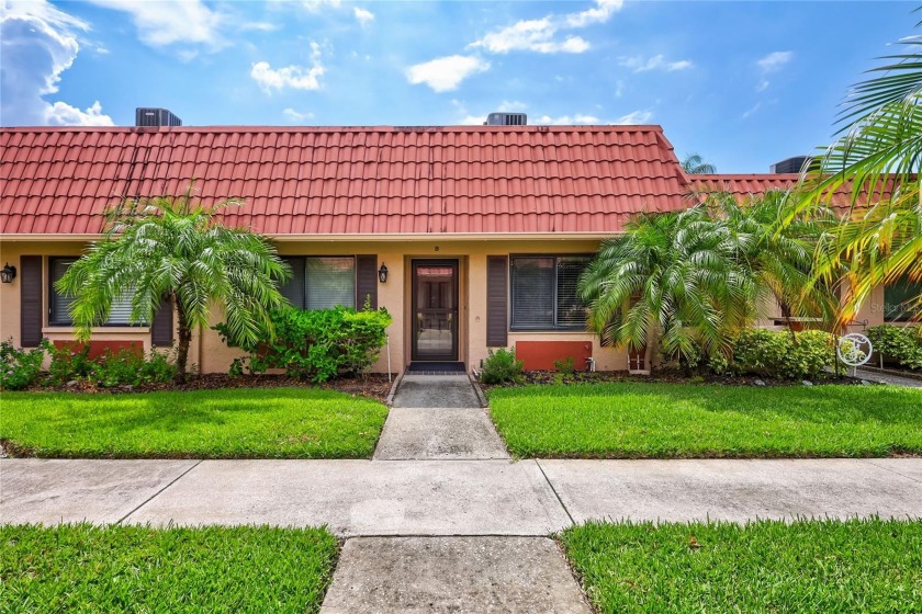 This beautifull updated 2 bedroom 2 bath home is nestled in a - Beach Home for sale in Clearwater, Florida on Beachhouse.com