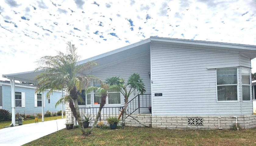 Welcome to this spacious 2-bedroom/2-bath home, ready for its - Beach Home for sale in Fort Pierce, Florida on Beachhouse.com
