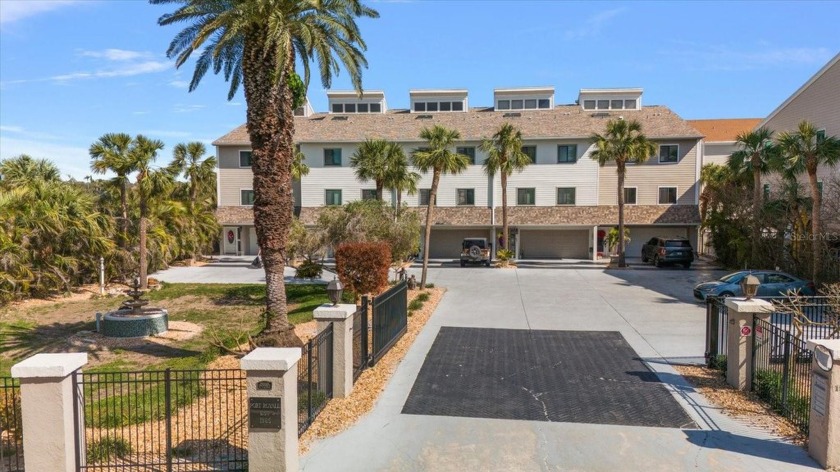 LOCATION, LOCATION, LOCATION! Boaters Paradise large deeded - Beach Townhome/Townhouse for sale in Indian Rocks Beach, Florida on Beachhouse.com