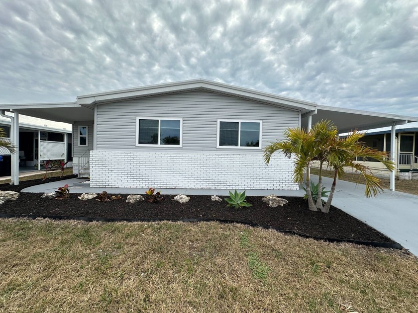 926 Questa W Venice FL 34285  Bay Indies 55+ Mobile Home - Beach Home for sale in Venice, Florida on Beachhouse.com