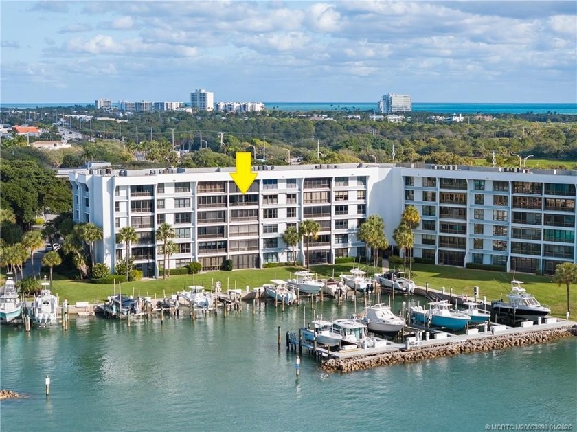 Welcome to your waterfront retreat in Jupiter Cove! This - Beach Condo for sale in Jupiter, Florida on Beachhouse.com