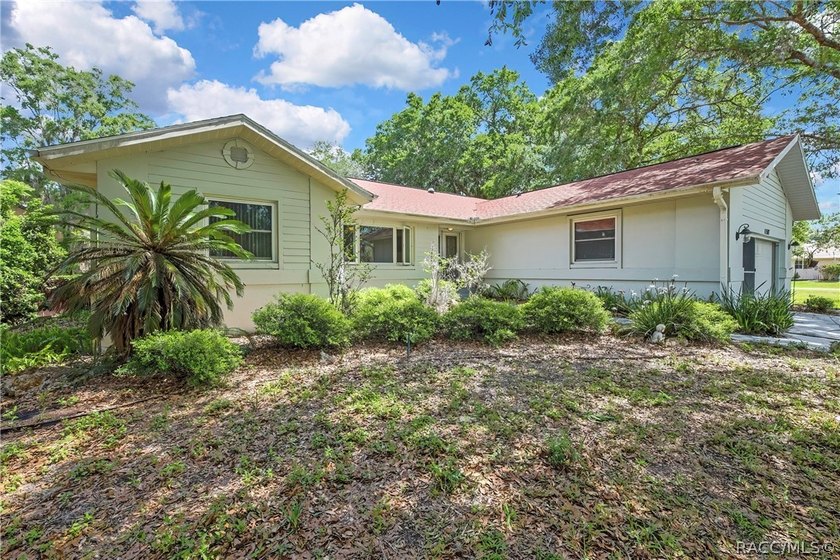 RIVERHAVEN VILLAGE - Located in the desirable Florida community - Beach Home for sale in Homosassa, Florida on Beachhouse.com