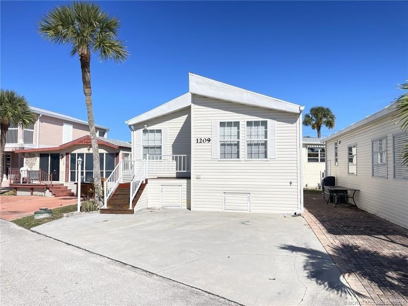 Welcome to Paradise !! This 2-bedroom, 2-bath home is located on - Beach Home for sale in Jensen Beach, Florida on Beachhouse.com