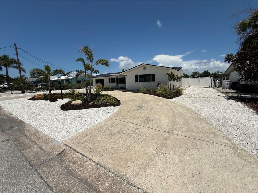 Beautifully renovated 3 bedroom 3 bath house. Everything you are - Beach Home for sale in Palmetto, Florida on Beachhouse.com