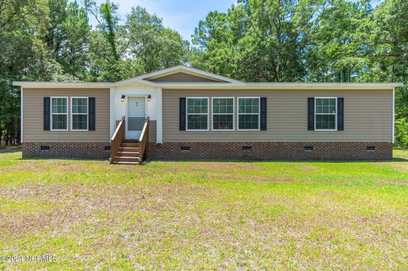 Welcome to your new home! This beautifully maintained 3-bedroom - Beach Home for sale in Grantsboro, North Carolina on Beachhouse.com