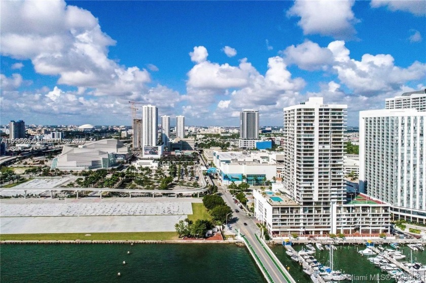 Bright and spacious 15 Th. floor * 1 bed 1.5 baths at the - Beach Condo for sale in Miami, Florida on Beachhouse.com