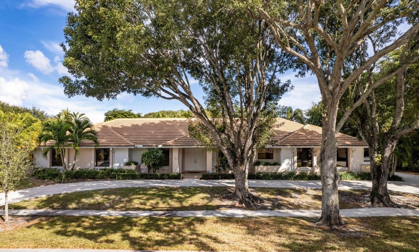 Perfect Family Home in a quiet neighborhood. 4 real bedrooms and - Beach Home for sale in West Palm Beach, Florida on Beachhouse.com