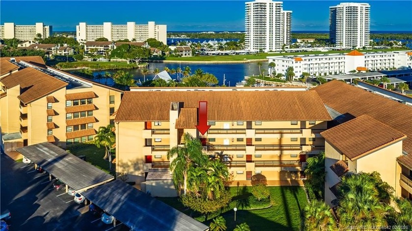 Beautiful 3rd-floor condo featuring 2BR/2BA with stunning - Beach Condo for sale in North Palm Beach, Florida on Beachhouse.com