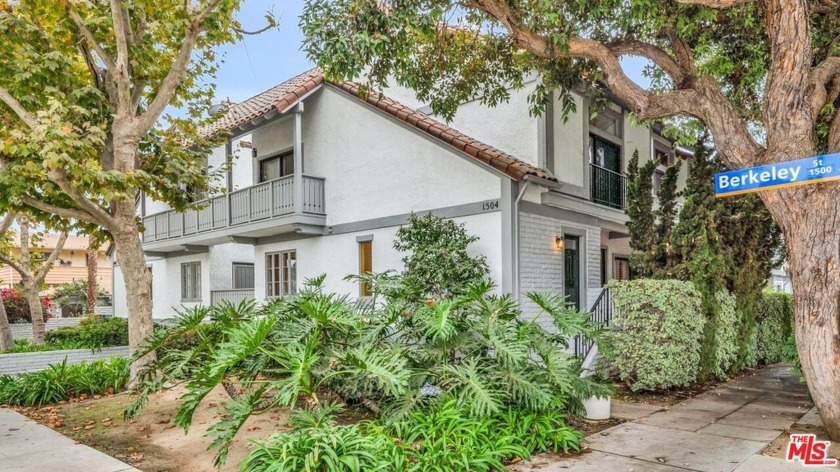 Fully renovated contemporary townhouse in a quiet residential - Beach Condo for sale in Santa Monica, California on Beachhouse.com