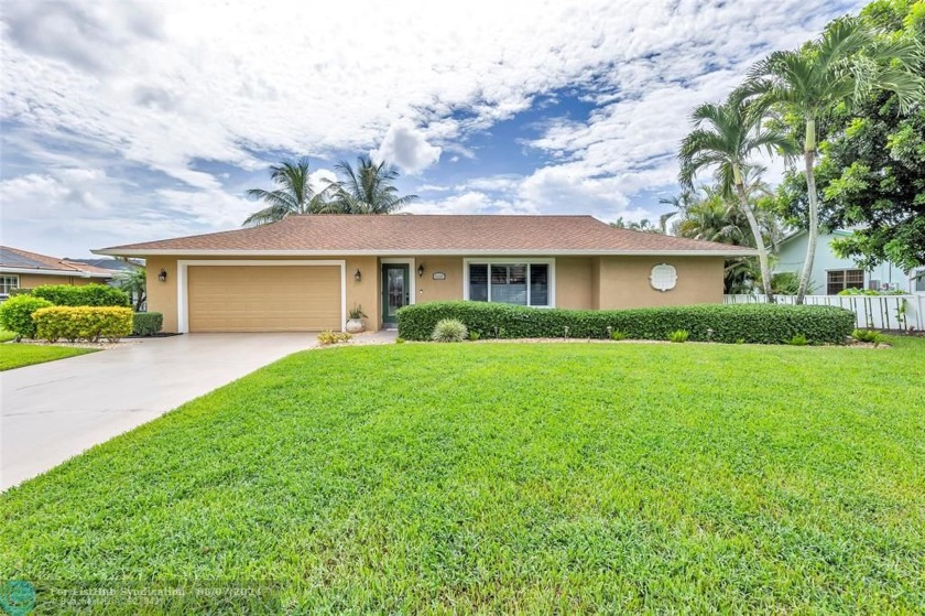 Move-in ready home featuring a brand-new A/C, hot water heater - Beach Home for sale in Boynton Beach, Florida on Beachhouse.com