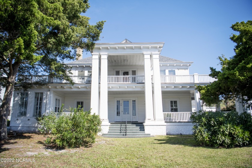 Stately Waterfront home on Front Street in downtown Beaufort! - Beach Home for sale in Beaufort, North Carolina on Beachhouse.com