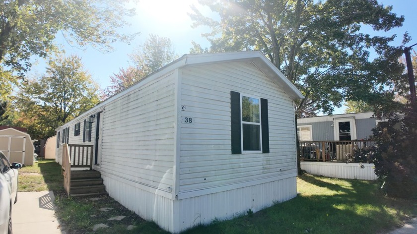 Check out this 3-bedroom, 2-bathroom 2000 Fleetwood home in the - Beach Home for sale in Norton Shores, Michigan on Beachhouse.com