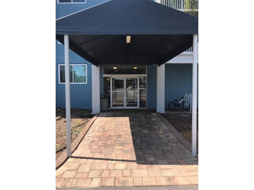 Sarasota Palms is a luxurious gated resort community offering - Beach Condo for sale in Sarasota, Florida on Beachhouse.com