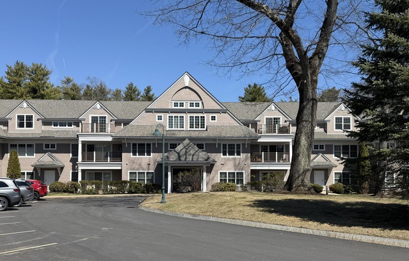 Top-Floor Waterfront Living at Shepards Cove - Boothbay Building - Beach Condo for sale in Kittery, Maine on Beachhouse.com