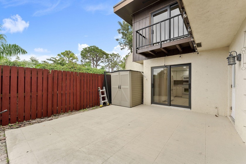 ** SELLER IS MOTIVATED** ** OPEN TO ALL OFFERS** This spacious - Beach Townhome/Townhouse for sale in Lake Worth, Florida on Beachhouse.com