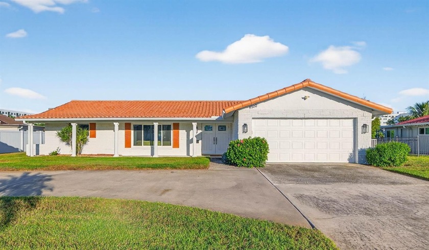 Welcome to Broadwater - The Gateway to the Gulf of America! This - Beach Home for sale in St. Petersburg, Florida on Beachhouse.com