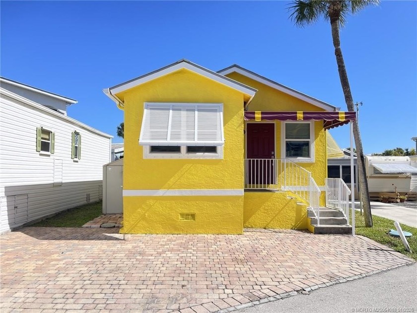 Welcome to Paradise !! This Inviting 2-bedroom, 1 large bath - Beach Home for sale in Jensen Beach, Florida on Beachhouse.com