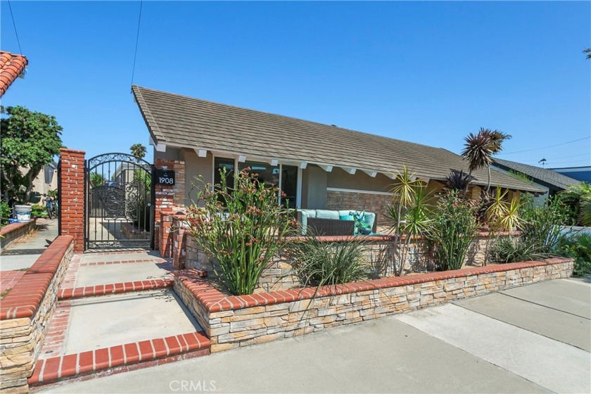 Call Philip Talbert TODAY to see this great home! .  Discover - Beach Home for sale in Huntington Beach, California on Beachhouse.com