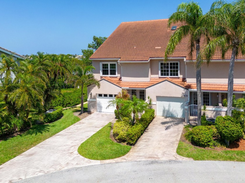 Invest in this exceptional end-unit townhome, which offers - Beach Townhome/Townhouse for sale in Hypoluxo, Florida on Beachhouse.com