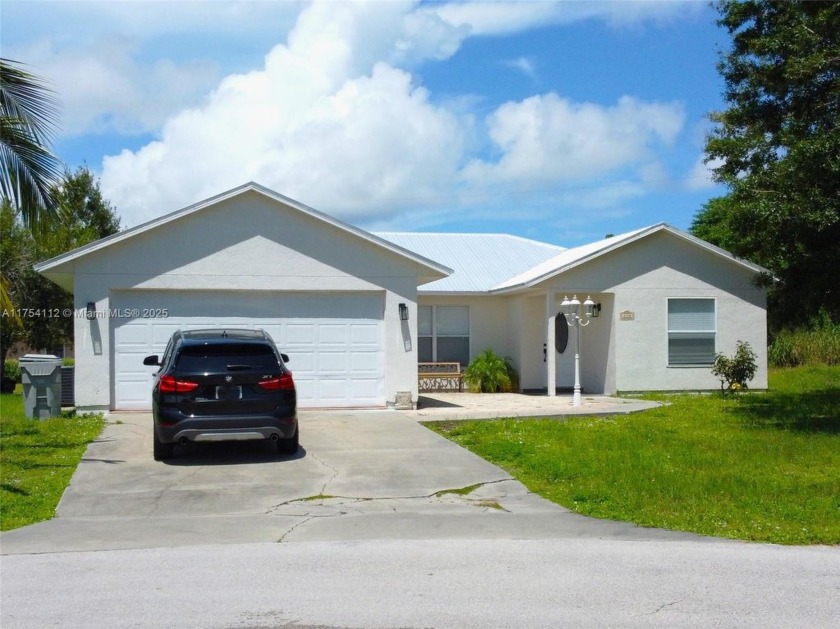 Immaculate cul-de-sac home with 3 bedrooms, 2 baths, and a - Beach Home for sale in Vero Beach, Florida on Beachhouse.com