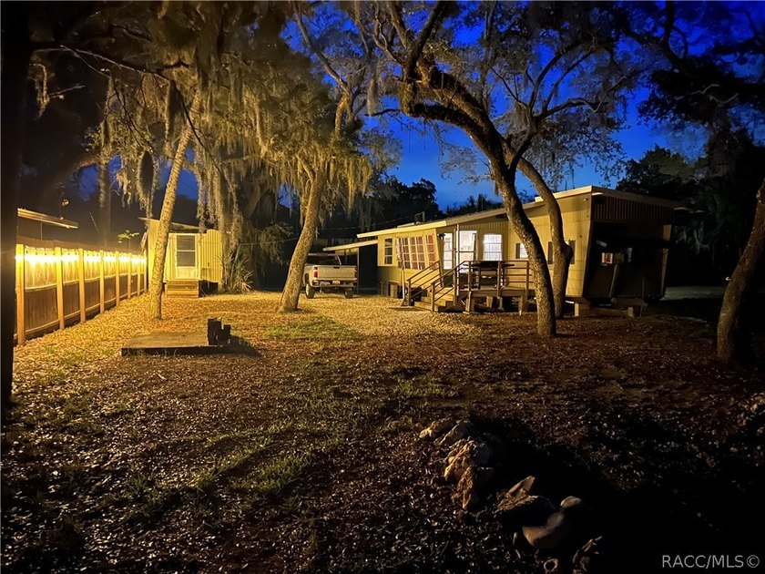 Ozello Waterfront Opportunity! This single wide mobile home - Beach Home for sale in Crystal River, Florida on Beachhouse.com