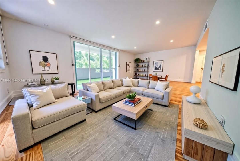 Renovated 1,790 sq ft condo in Botanica's Bromelia, Key Biscayne - Beach Condo for sale in Key Biscayne, Florida on Beachhouse.com