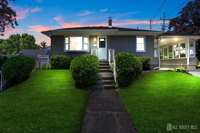 Newly Renovated move in ready gem in South Amboy, NJ.    Welcome - Beach Home for sale in Sayreville, New Jersey on Beachhouse.com