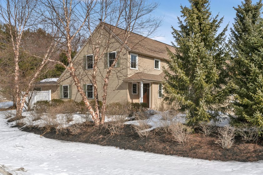 Well-maintained 2-bedroom, 2-bath detached condominium in the - Beach Condo for sale in Kennebunk, Maine on Beachhouse.com