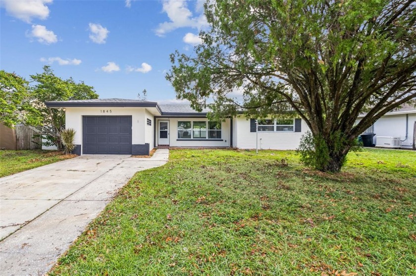 This wonderful 3 bed 2 bath home is located in heart of - Beach Home for sale in Clearwater, Florida on Beachhouse.com