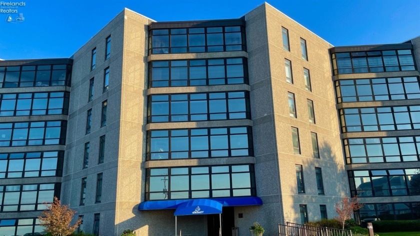 Welcome to the Admiralty! WATERFRONT living at its best!  This - Beach Condo for sale in Port Clinton, Ohio on Beachhouse.com