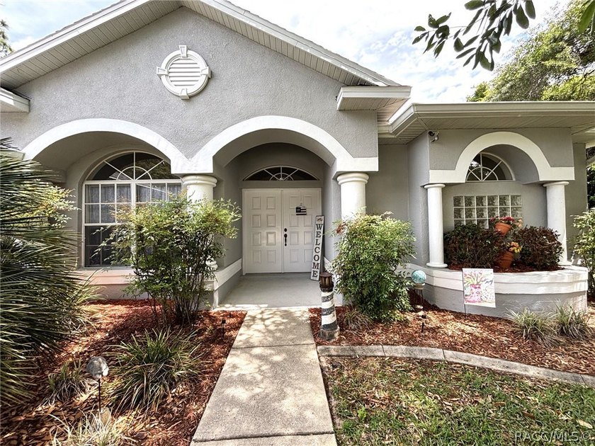 Welcome to this beautifully maintained 3-bedroom, 2-bathroom - Beach Home for sale in Homosassa, Florida on Beachhouse.com