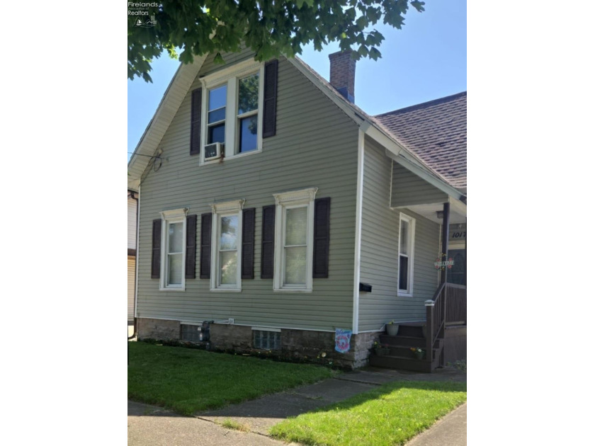 Motivated Seller! Nicely revitalized 3bed/2bath, located close - Beach Home for sale in Sandusky, Ohio on Beachhouse.com