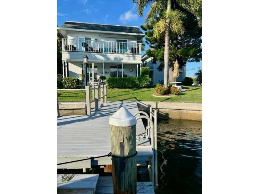 FANTASTIC LOCATION!  LOWEST PRICED 3BR CONDO ON ISLAND ESTATES - Beach Condo for sale in Clearwater, Florida on Beachhouse.com