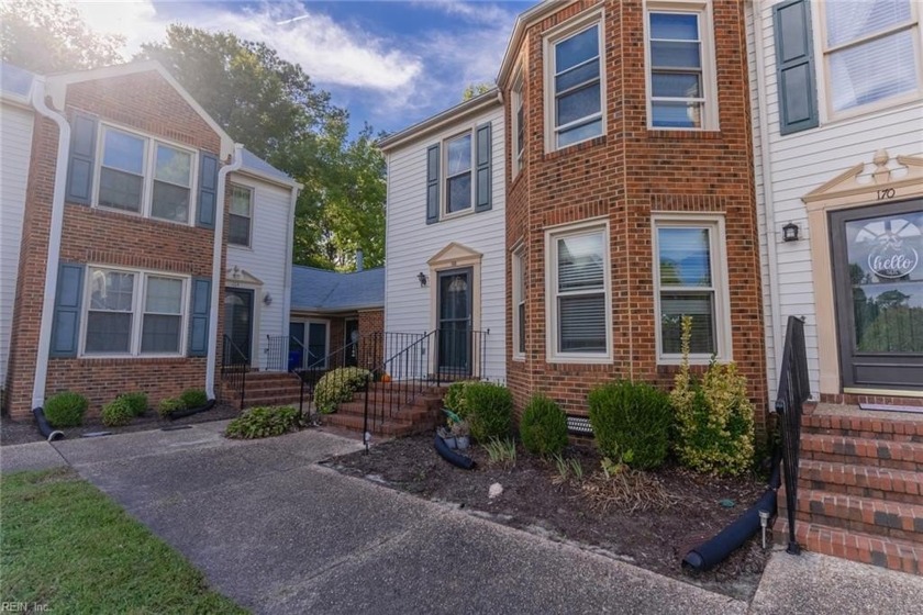 Welcome home to this beautiful 3-bedroom, 2.5-bath condo in the - Beach Townhome/Townhouse for sale in Suffolk, Virginia on Beachhouse.com