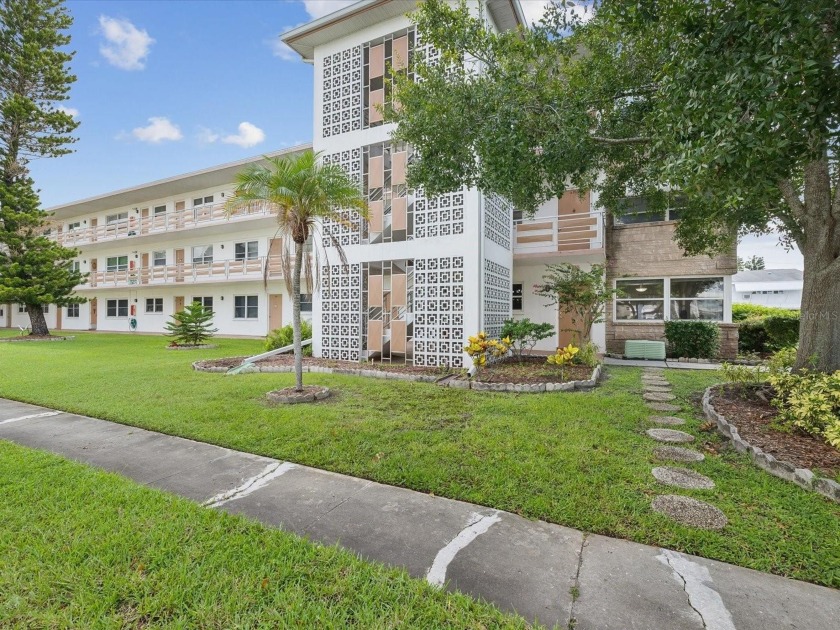 Welcome to your perfect retreat in St Petersburg, Florida! This - Beach Condo for sale in St. Petersburg, Florida on Beachhouse.com