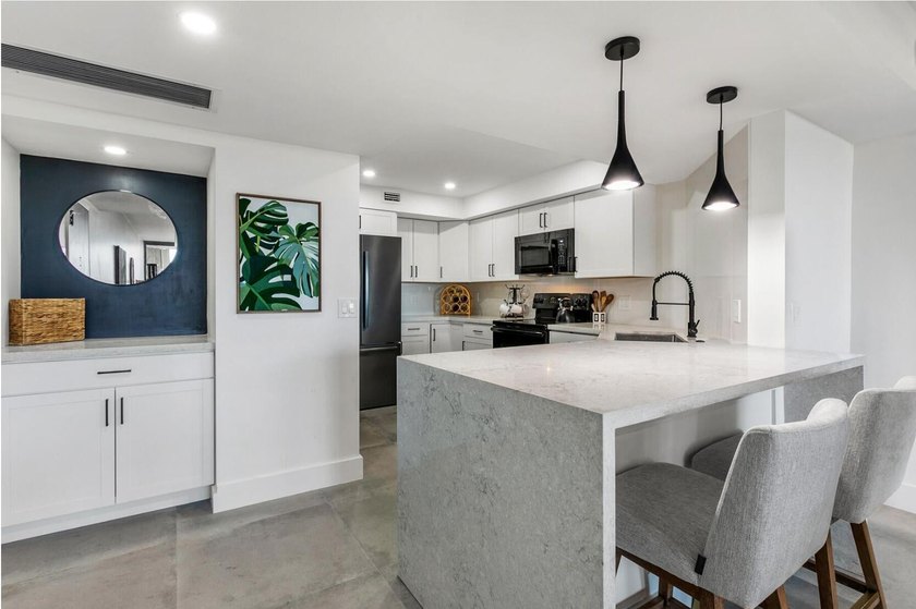 Renovated 2 bedroom, 2 bath with great views in the gated - Beach Condo for sale in West Palm Beach, Florida on Beachhouse.com